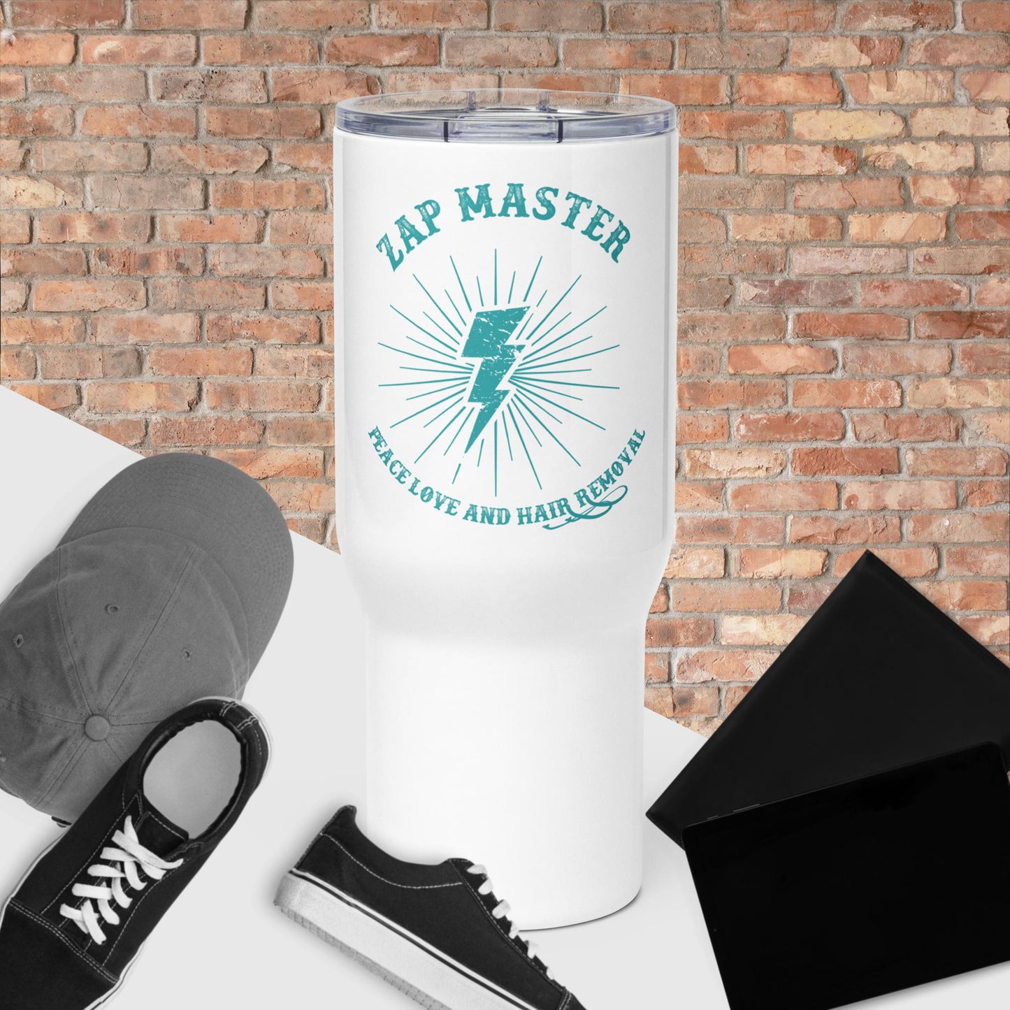 Travel mug with a handle